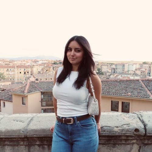 Photograph of Ava Momtazi